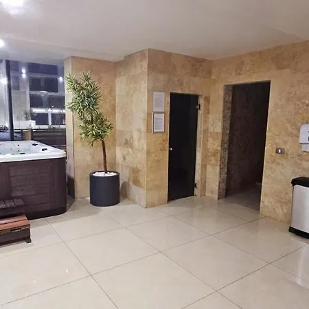 Azizi Luxury - Pool & Navodari