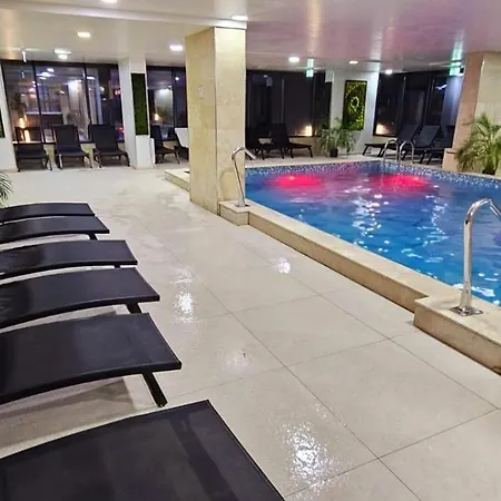 Azizi Luxury - Pool &