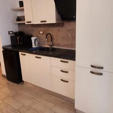 Azizi Luxury - Pool & Apartment Navodari