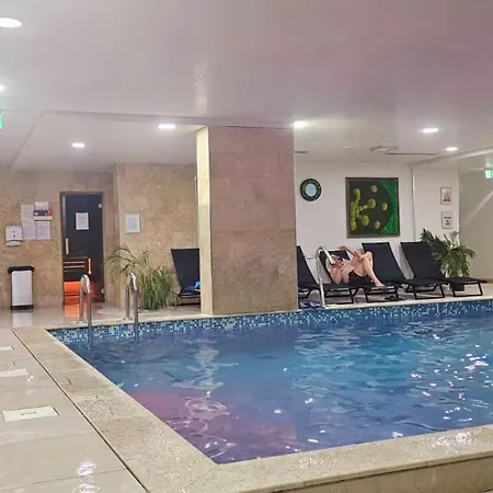 Azizi Luxury - Pool &