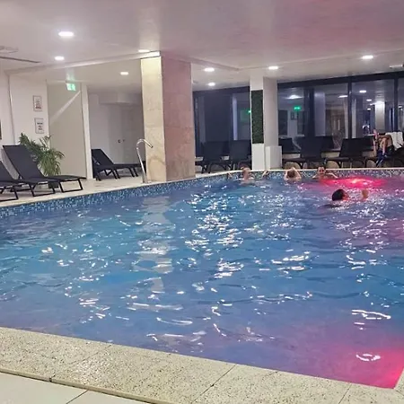 Apartment Azizi Luxury - Pool & Navodari